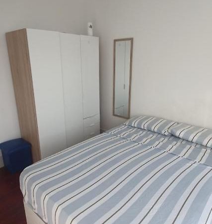 شقة Habitacion Pequena Con Balcon فيجو المظهر الخارجي الصورة