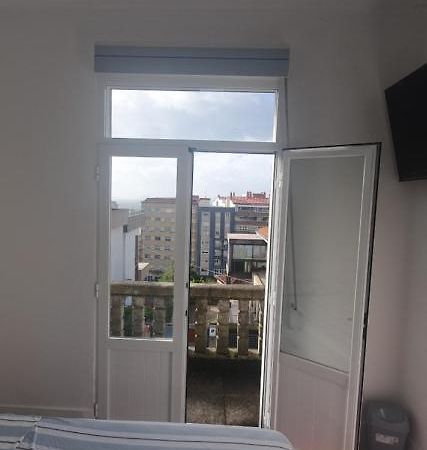 شقة Habitacion Pequena Con Balcon فيجو المظهر الخارجي الصورة