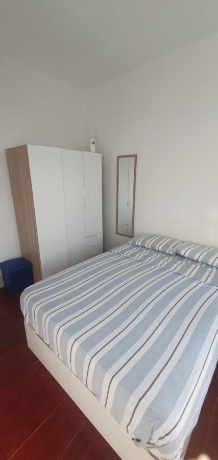 شقة Habitacion Pequena Con Balcon فيجو المظهر الخارجي الصورة